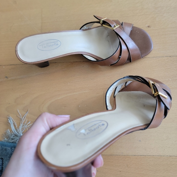 TALBOTS LEATHER WELL WORN SANDALS - Picture 2 of 8